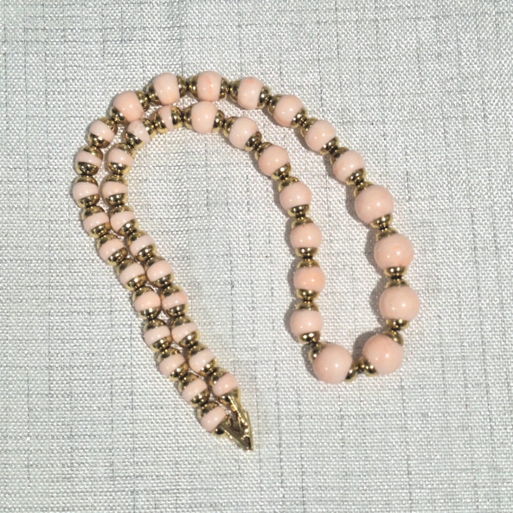 Vintage Avon graduated pink & gold beaded necklace, looks like angel hair coral - Picture 4 of 4
